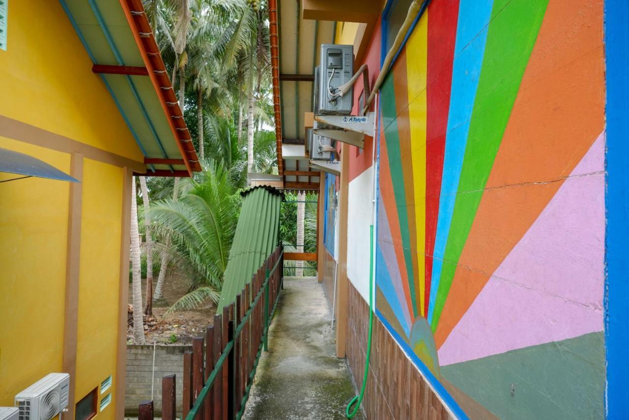 Отель Reddoorz Near Yogyakarta International Airport Glagah  Экстерьер фото