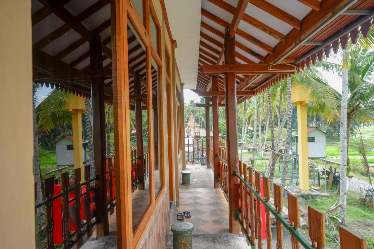Отель Reddoorz Near Yogyakarta International Airport Glagah  Экстерьер фото